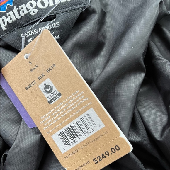 Brand new Patagonia mens small black nano puff hooded jacket never worn - Picture 4 of 4